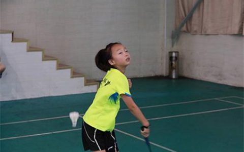 北京中小学球盟会羽毛球指导告诉您换球要征求对手意见